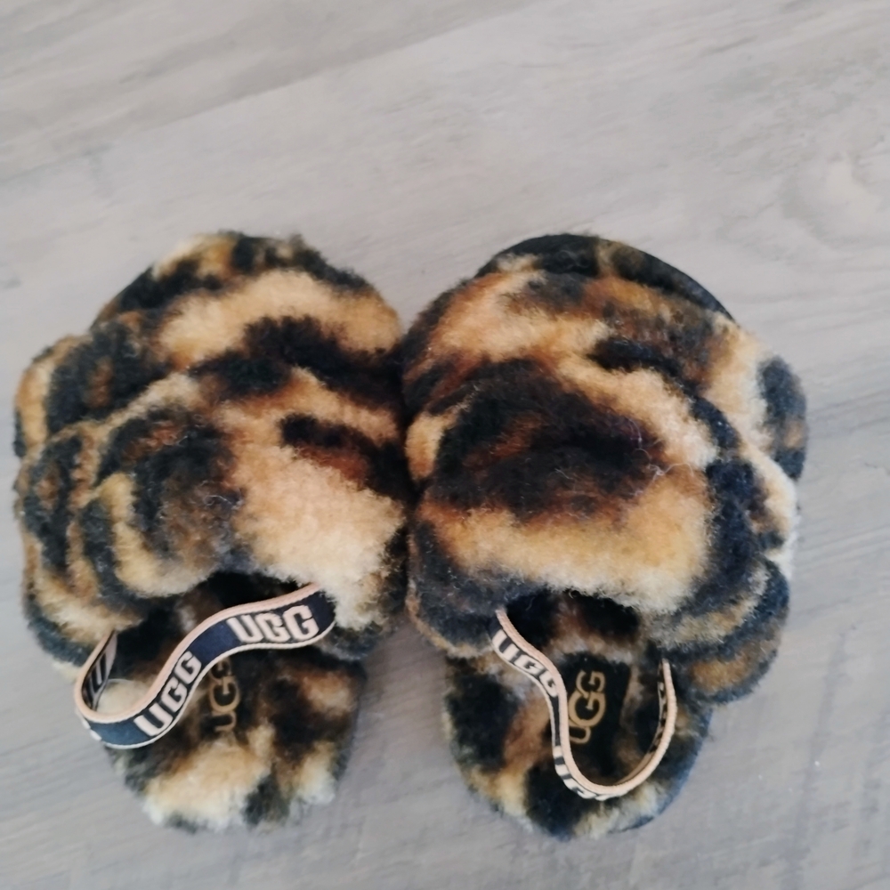 UGG Kids' Leopard Print Fluffy Slippers